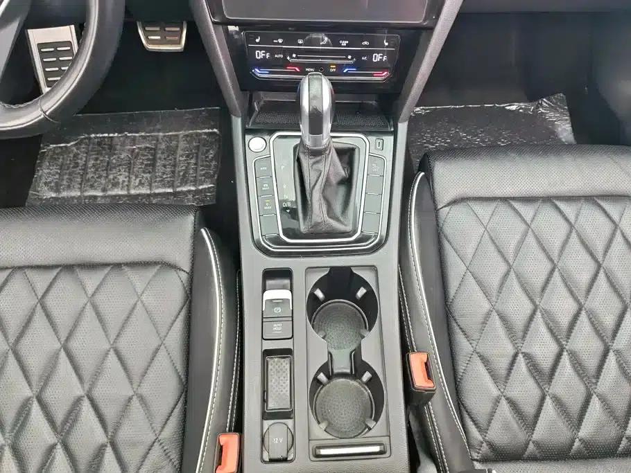 2022 Volkswagen Passat PHEV GTE Luxury Edition — миниатюра 16
