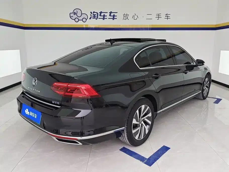 2022 Volkswagen Passat PHEV GTE Luxury Edition — миниатюра 3