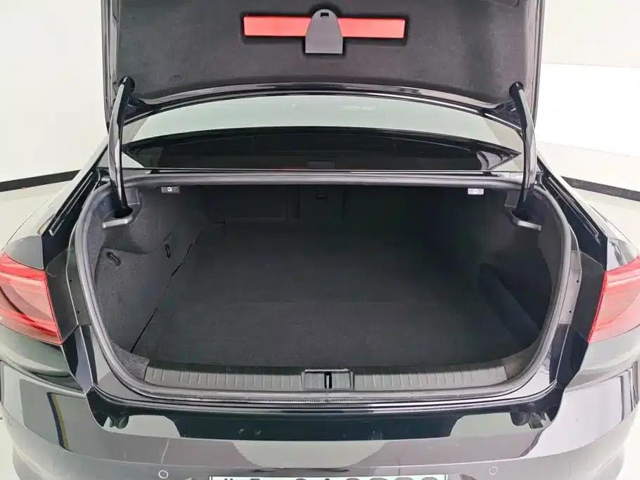 2022 Volkswagen Passat PHEV GTE Luxury Edition — миниатюра 4