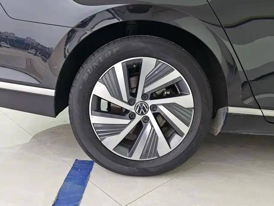 2022 Volkswagen Passat PHEV GTE Luxury Edition — миниатюра 6