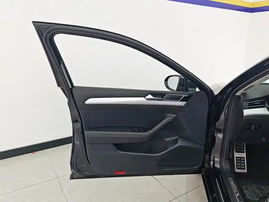 2022 Volkswagen Passat PHEV GTE Luxury Edition — миниатюра 7