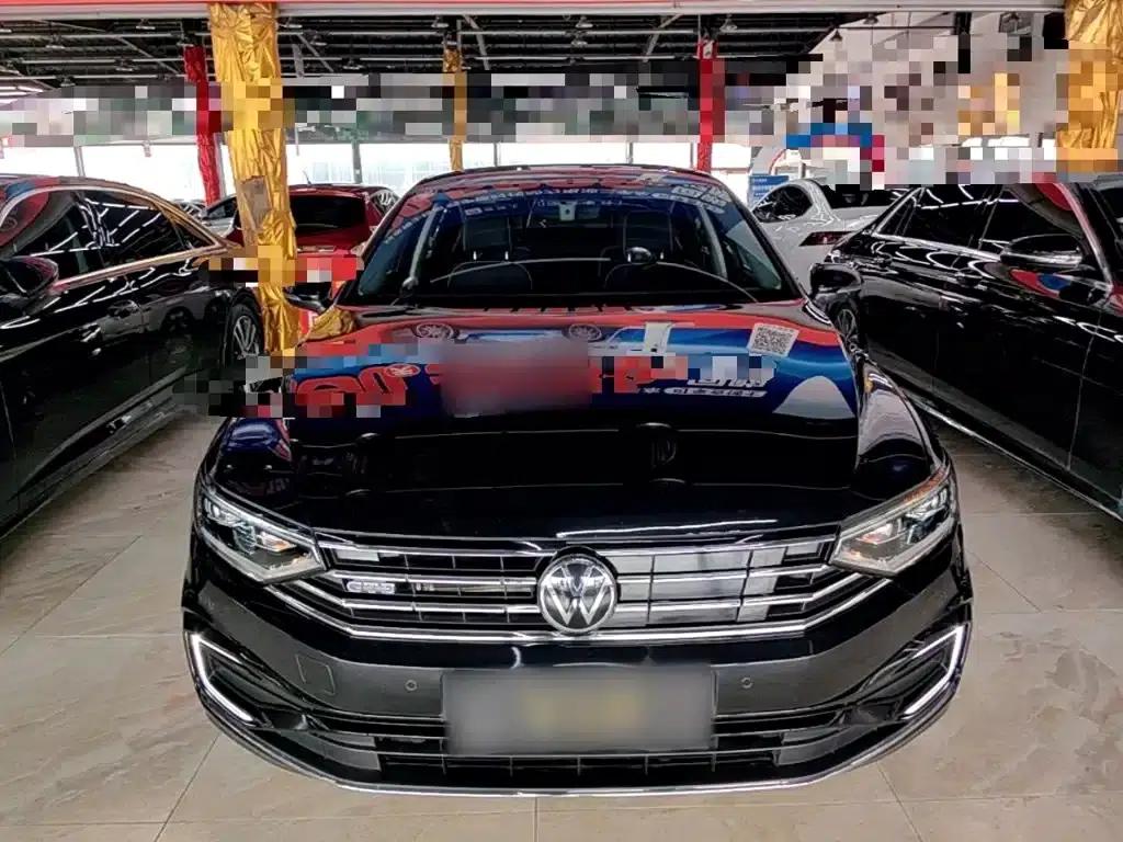 2022 Volkswagen Passat PHEV GTE Luxury Edition — миниатюра 3