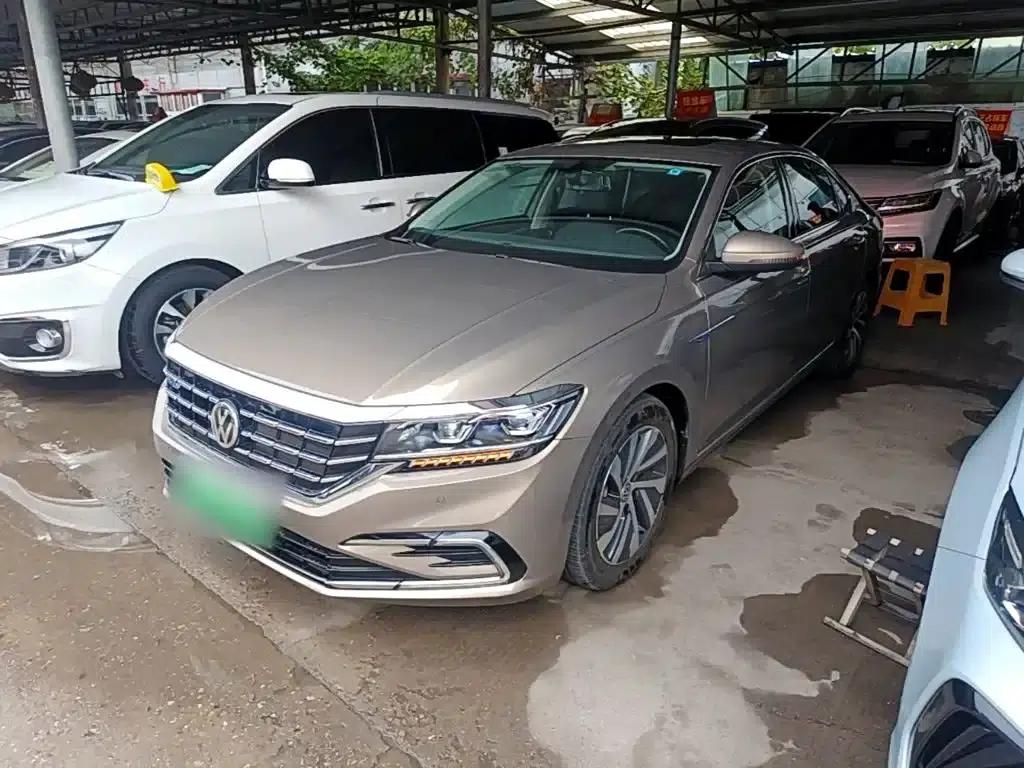 2019 Volkswagen Passat Plug-in Hybrid 430PHEV Hybrid Luxury Edition — миниатюра 1