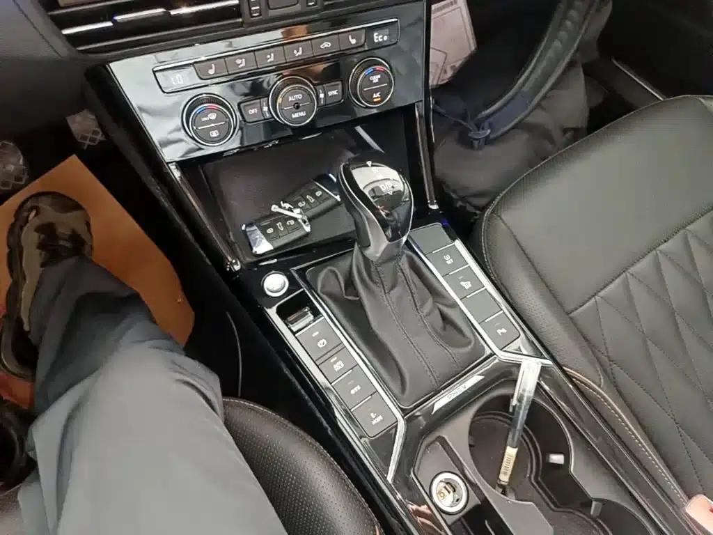 2019 Volkswagen Passat Plug-in Hybrid 430PHEV Hybrid Luxury Edition — миниатюра 14