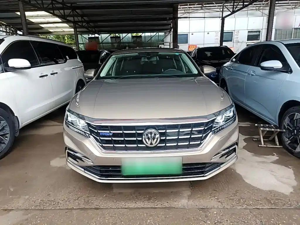 2019 Volkswagen Passat Plug-in Hybrid 430PHEV Hybrid Luxury Edition — миниатюра 3