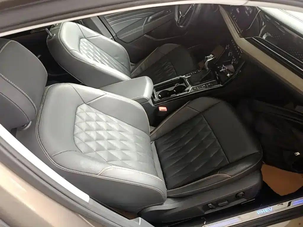 2019 Volkswagen Passat Plug-in Hybrid 430PHEV Hybrid Luxury Edition — миниатюра 25
