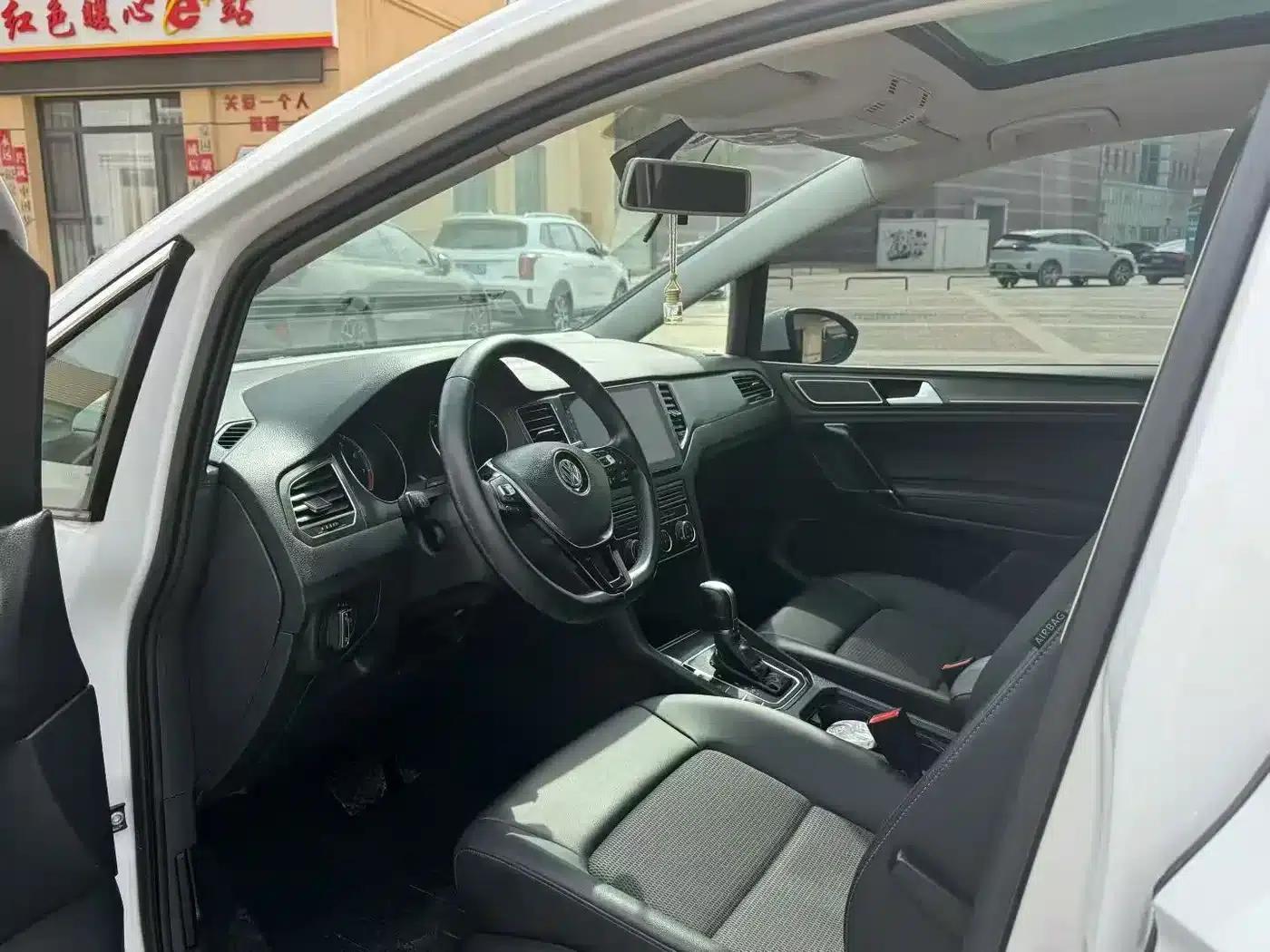 Golf Sportsvan 2018 230TSI Automatic Entry-Level — миниатюра 4