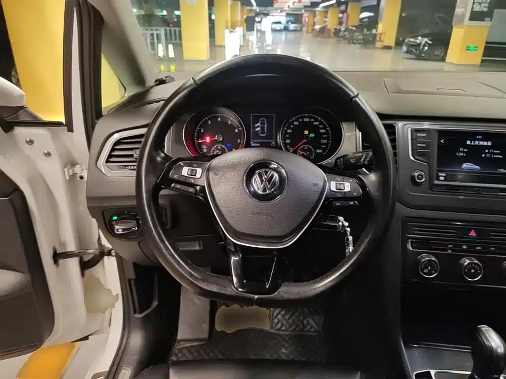 Golf Sportsvan 2016 230TSI Automatic Entry-Level Model — миниатюра 11