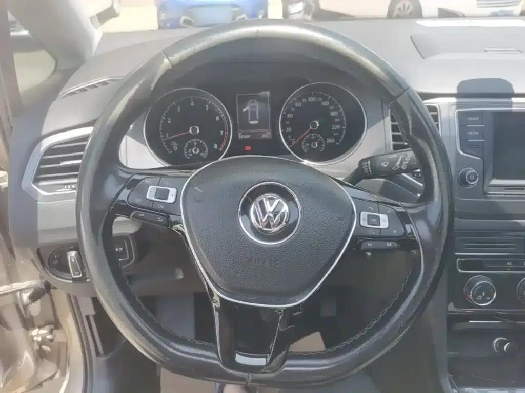 Golf Sportsvan 2016 230TSI Automatic Entry-Level Model — миниатюра 11