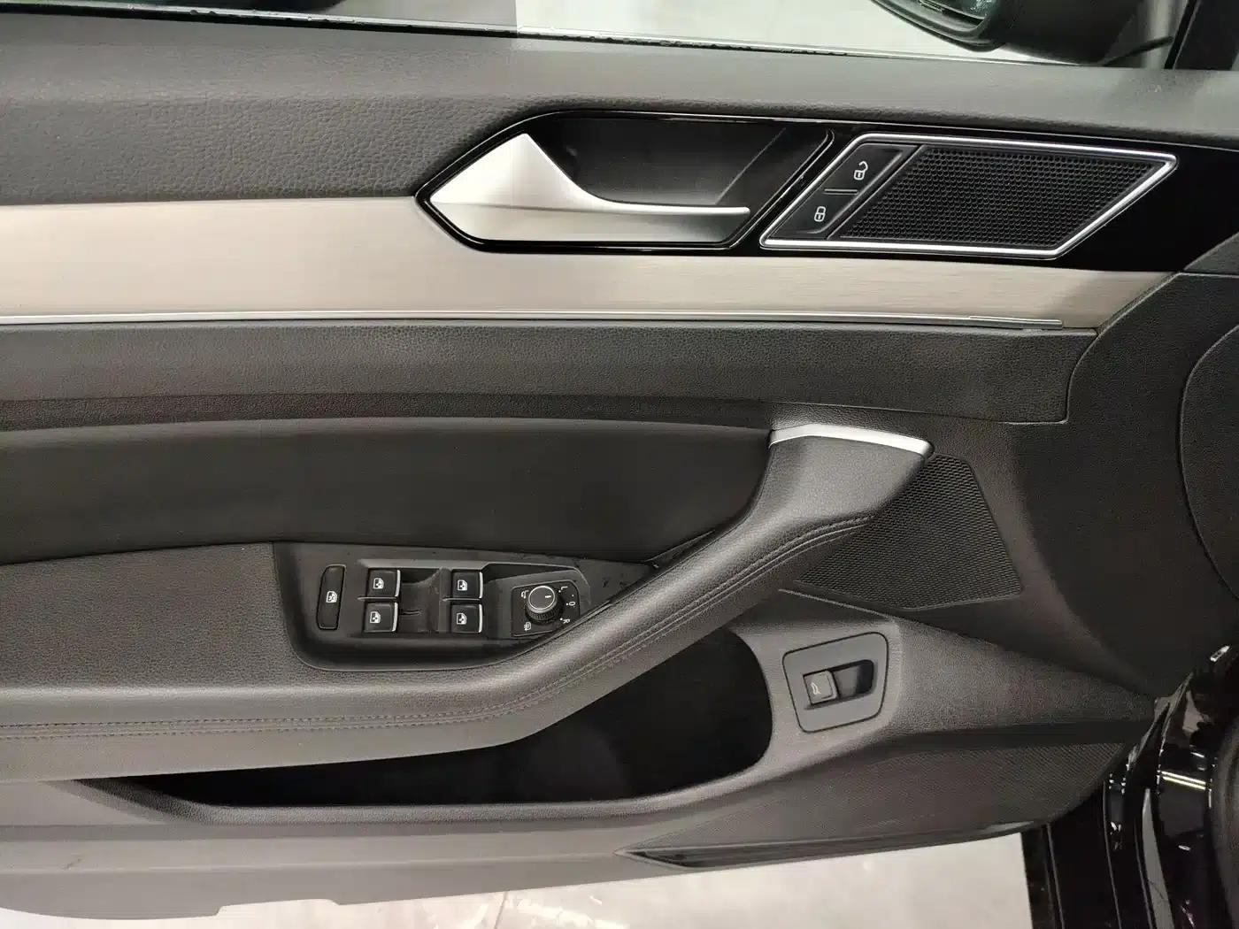 Passat Variant 2018 380TSI 2WD Comfortline — миниатюра 9