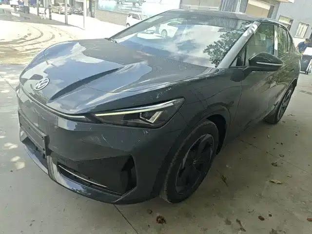Volkswagen 06 2025 Pure