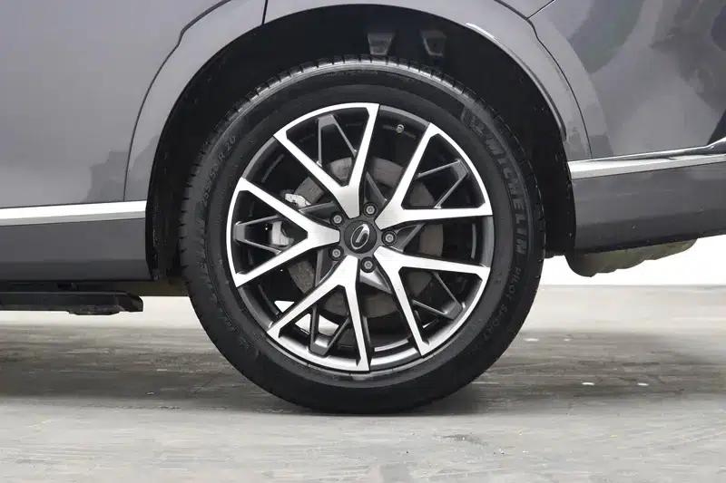 Trumpchi GS8 2022 Dual Engine Series 2.0TM Hybrid 2WD Premium Edition 6-Seater — миниатюра 9