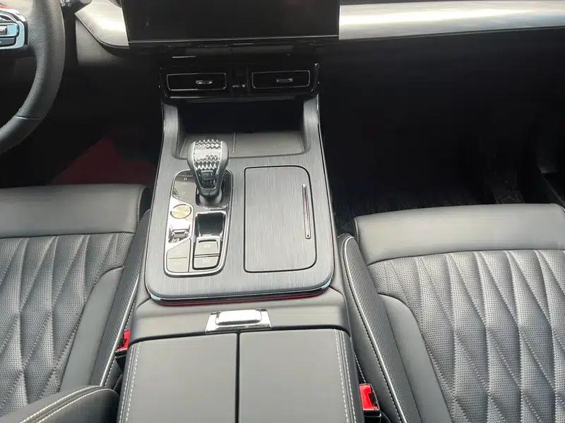 Trumpchi GS8 2022 Dual Engine Series 2.0TM Hybrid 2WD Premium Edition 7-Seater — миниатюра 16