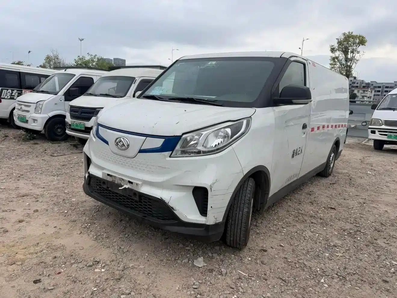 Maxus EV30 2019 Urban Logistics Vehicle Intelligent Connected Edition Long Wheelbase SAIC Times 52.5kWh — миниатюра 1