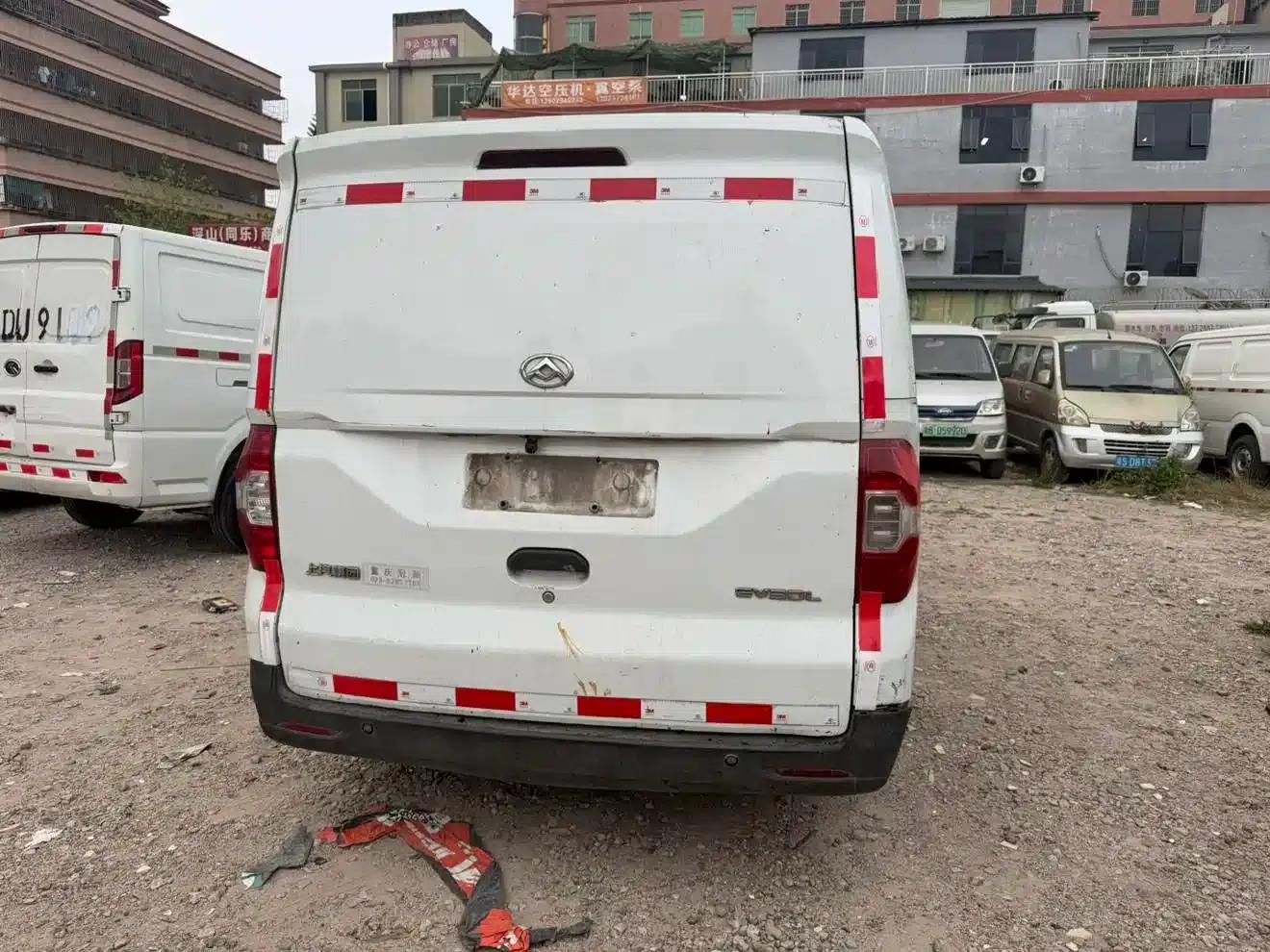 Maxus EV30 2019 Urban Logistics Vehicle Intelligent Connected Edition Long Wheelbase SAIC Times 52.5kWh — миниатюра 2