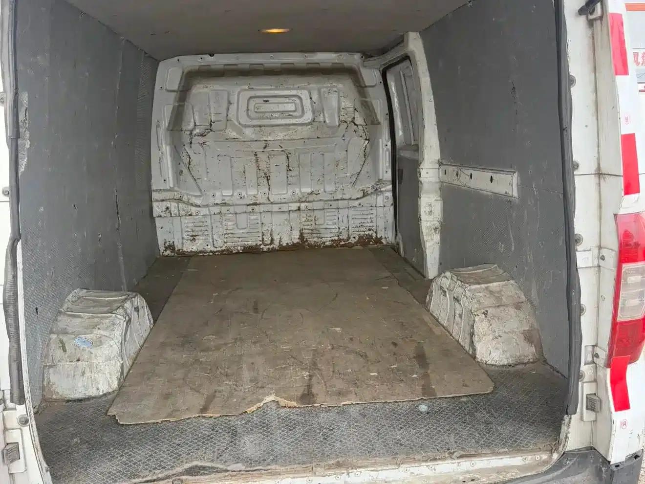 Maxus EV30 2019 Urban Logistics Vehicle Intelligent Connected Edition Long Wheelbase SAIC Times 52.5kWh — миниатюра 8