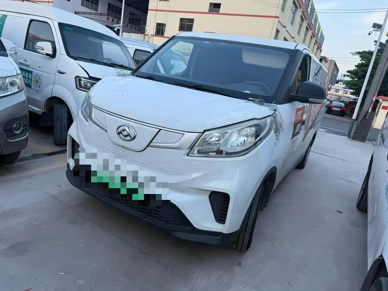 Maxus EV30 2019 Urban Logistics Vehicle Intelligent Connected Edition Long Wheelbase SAIC Times 52.5kWh — миниатюра 1