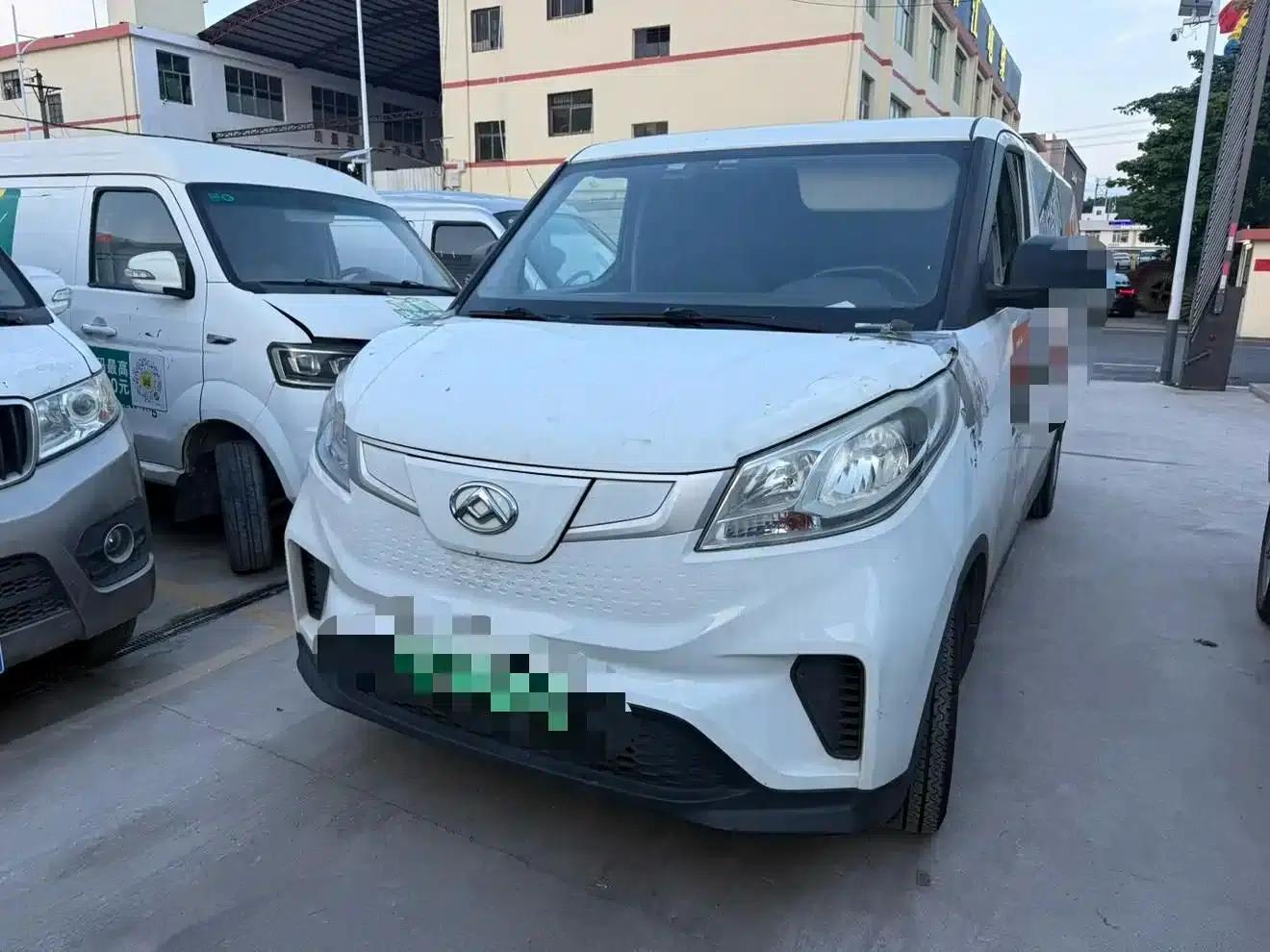 Maxus EV30 2019 Urban Logistics Vehicle Intelligent Connected Edition Long Wheelbase SAIC Times 52.5kWh — миниатюра 2