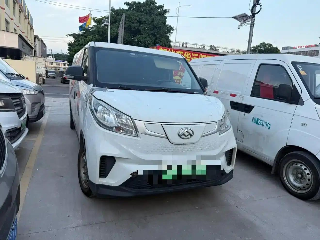 Maxus EV30 2019 Urban Logistics Vehicle Intelligent Connected Edition Long Wheelbase SAIC Times 52.5kWh — миниатюра 4