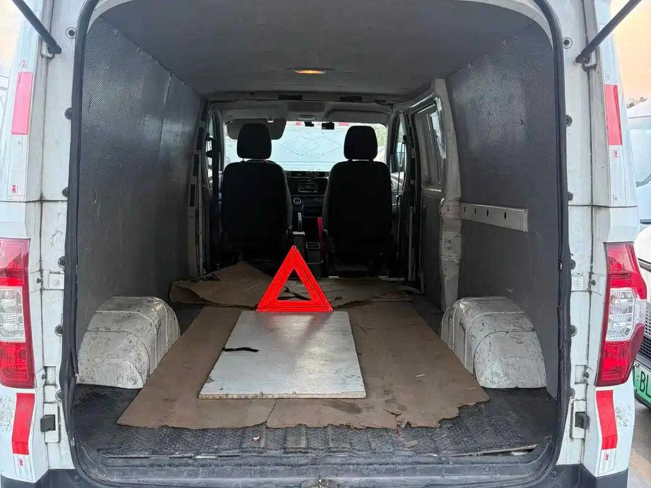 Maxus EV30 2019 Urban Logistics Vehicle Intelligent Connected Edition Long Wheelbase SAIC Times 52.5kWh — миниатюра 8