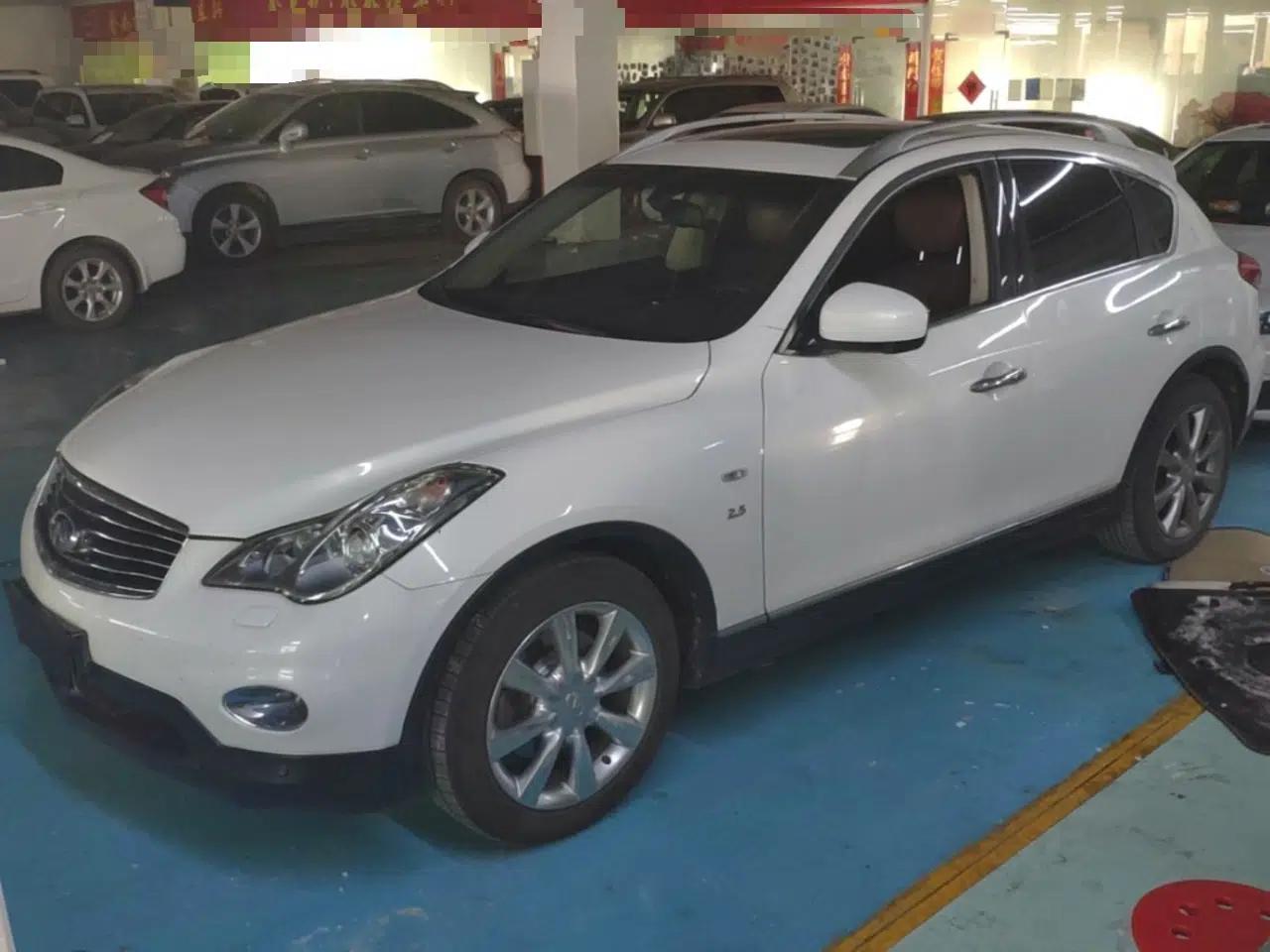 Infiniti QX50 2013 2.5L Two-Wheel-Drive Zunya Edition — миниатюра 1