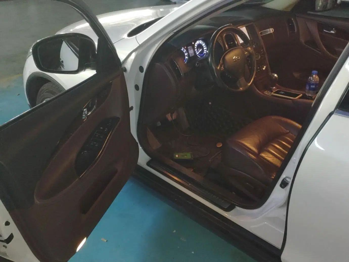 Infiniti QX50 2013 2.5L Two-Wheel-Drive Zunya Edition — миниатюра 23
