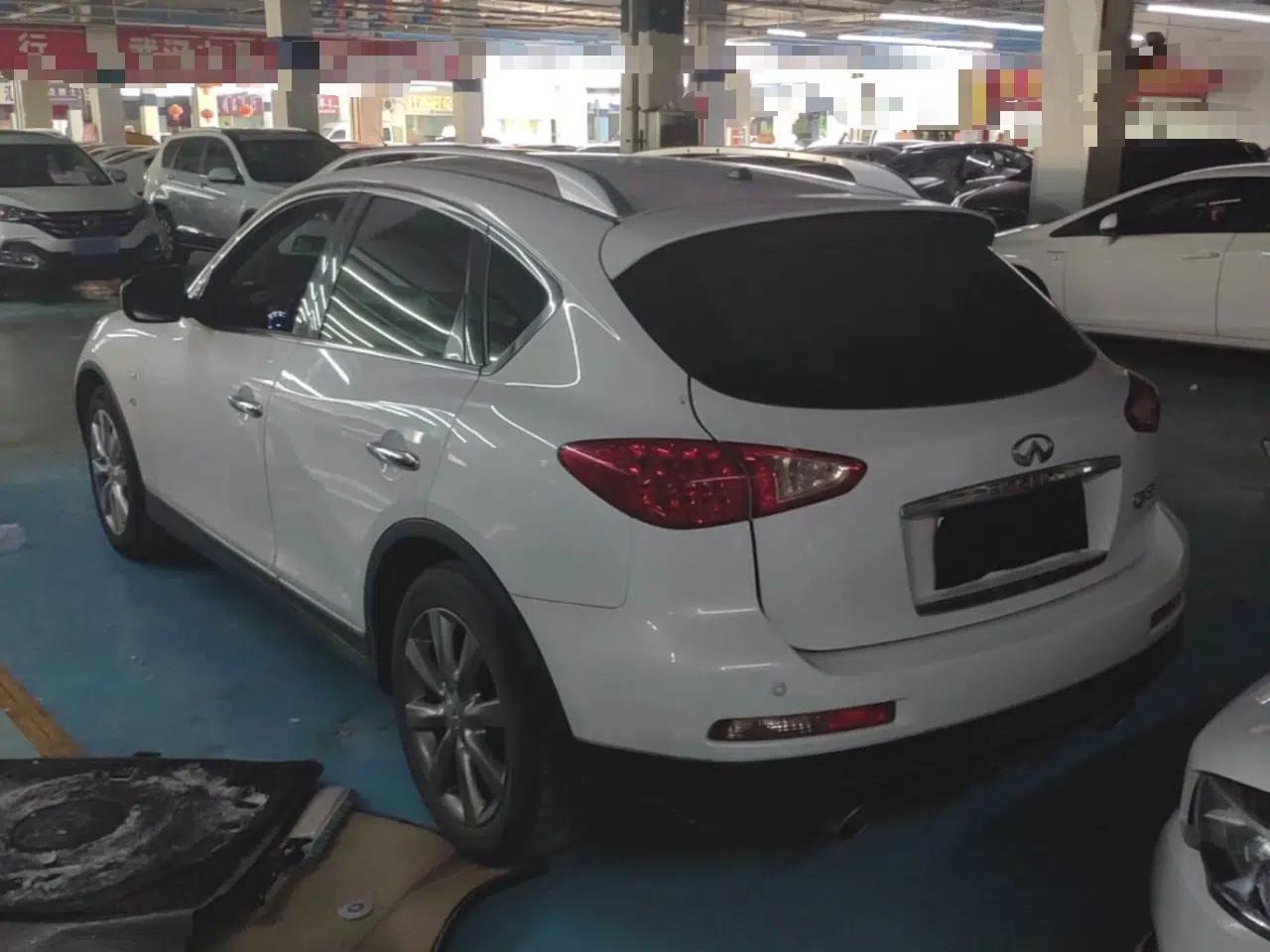Infiniti QX50 2013 2.5L Two-Wheel-Drive Zunya Edition — миниатюра 4