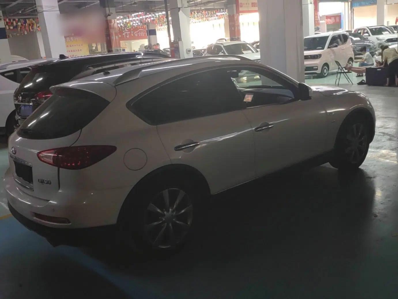 Infiniti QX50 2013 2.5L Two-Wheel-Drive Zunya Edition — миниатюра 6