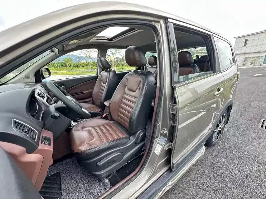 Fengxing SX6 2016 1.6L CVT Luxury Edition — миниатюра 10