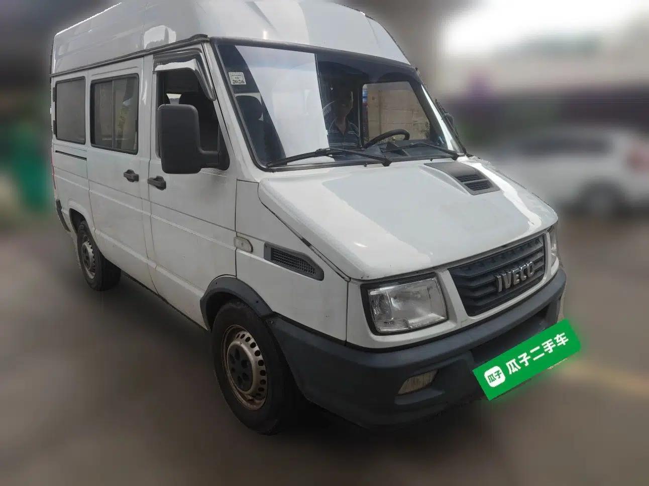 Iveco Daily 2017 2.5T A35 Passenger Van 5-7 Seats Model 47Z5 — миниатюра 3
