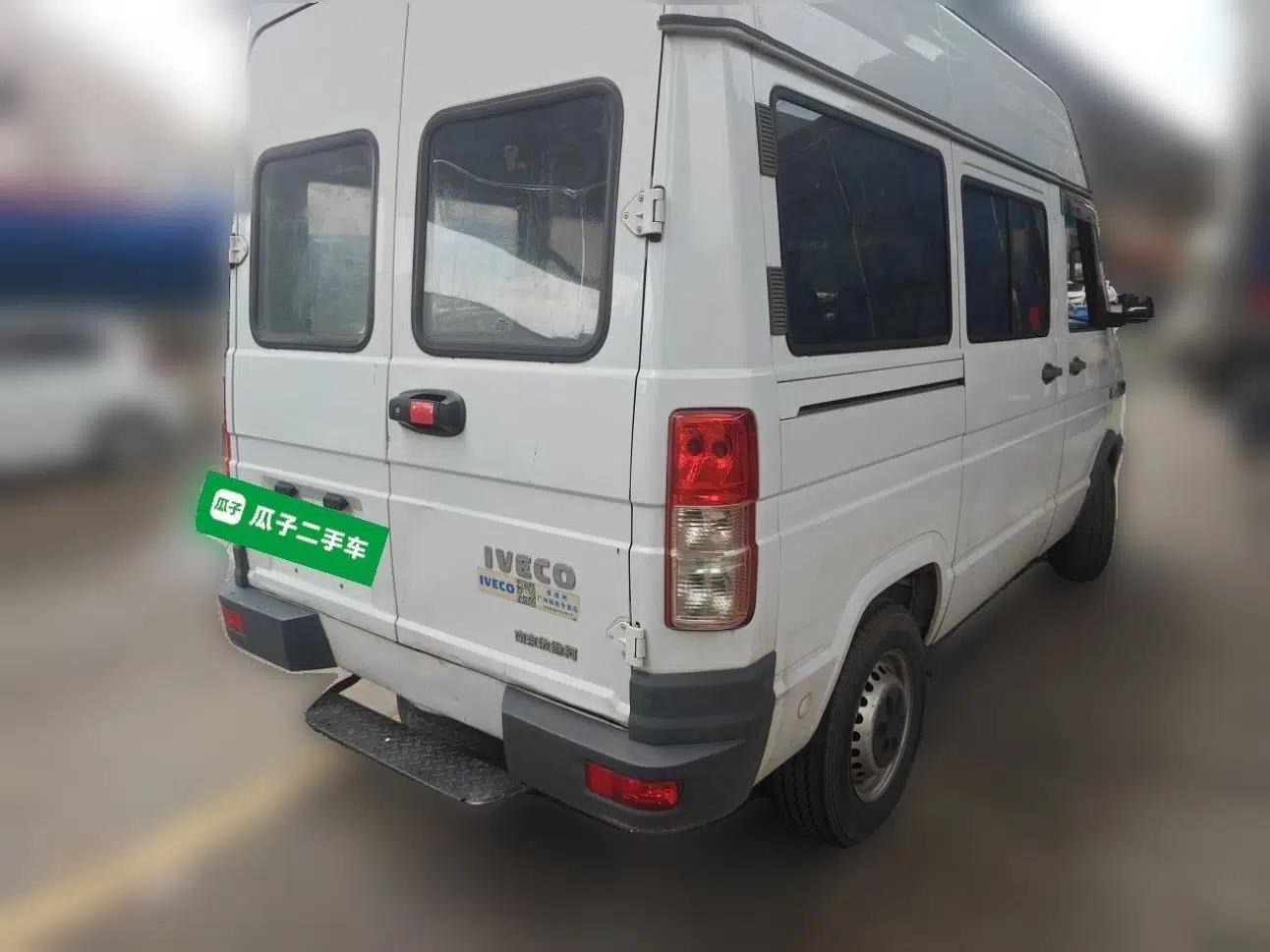 Iveco Daily 2017 2.5T A35 Passenger Van 5-7 Seats Model 47Z5 — миниатюра 6