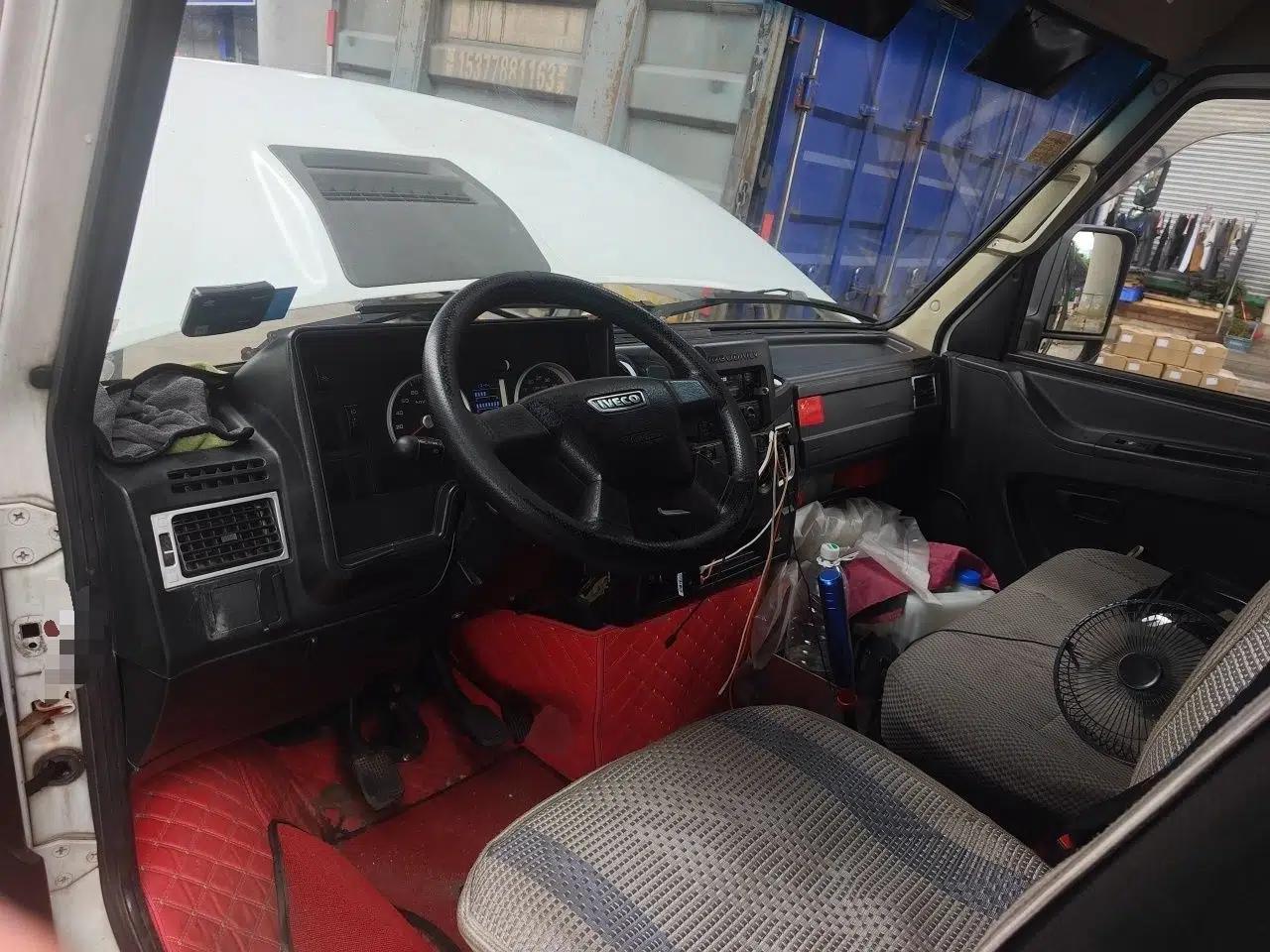 Iveco Daily 2017 2.5T A35 Passenger Van 5-7 Seats Model 47Z5 — миниатюра 9