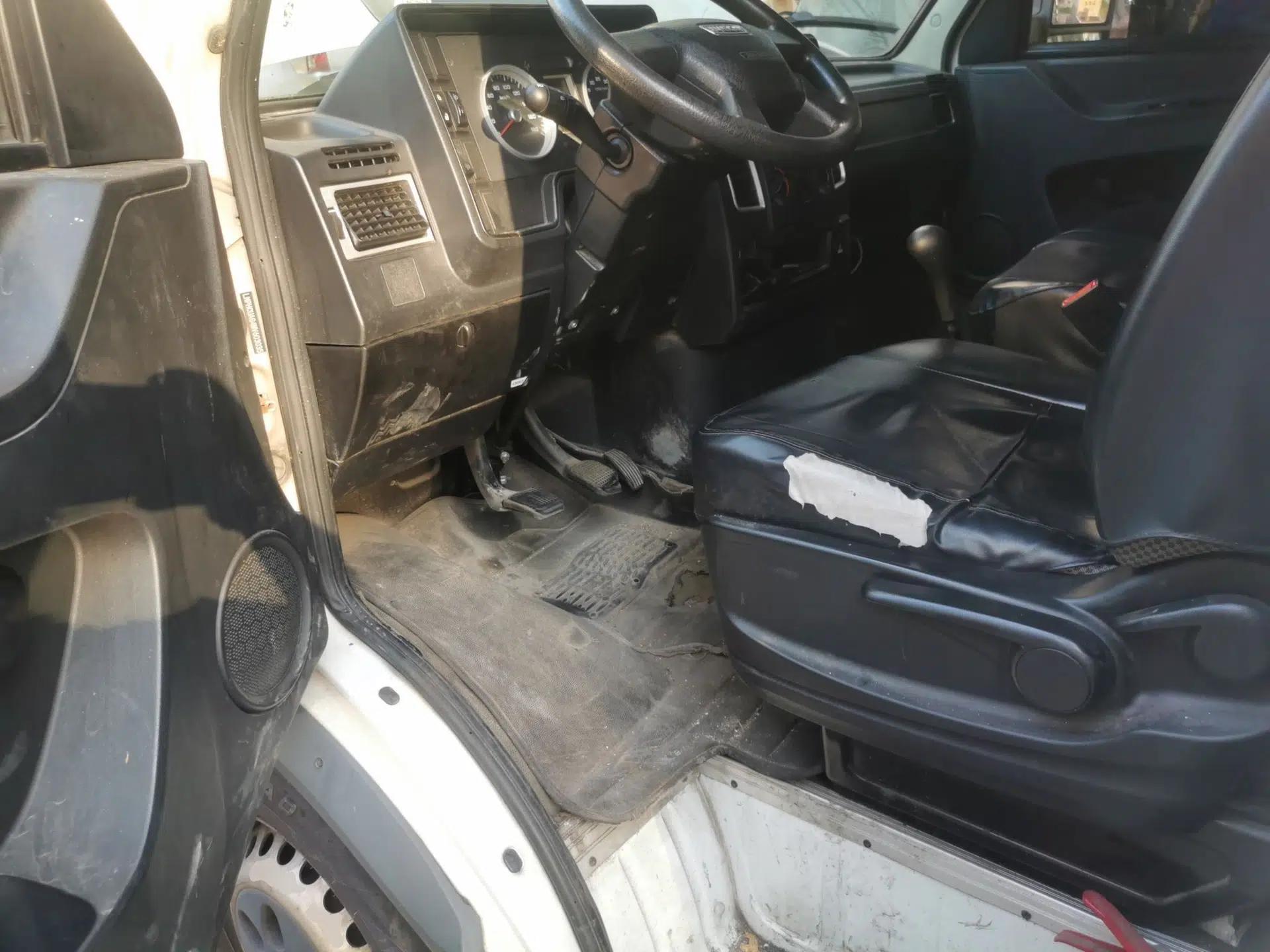 Iveco Daily 2021 2.5T A35 M1 Passenger Van 5-9 Seater Short Wheelbase Mid-Roof Design Single Tire Manual Doors — миниатюра 15