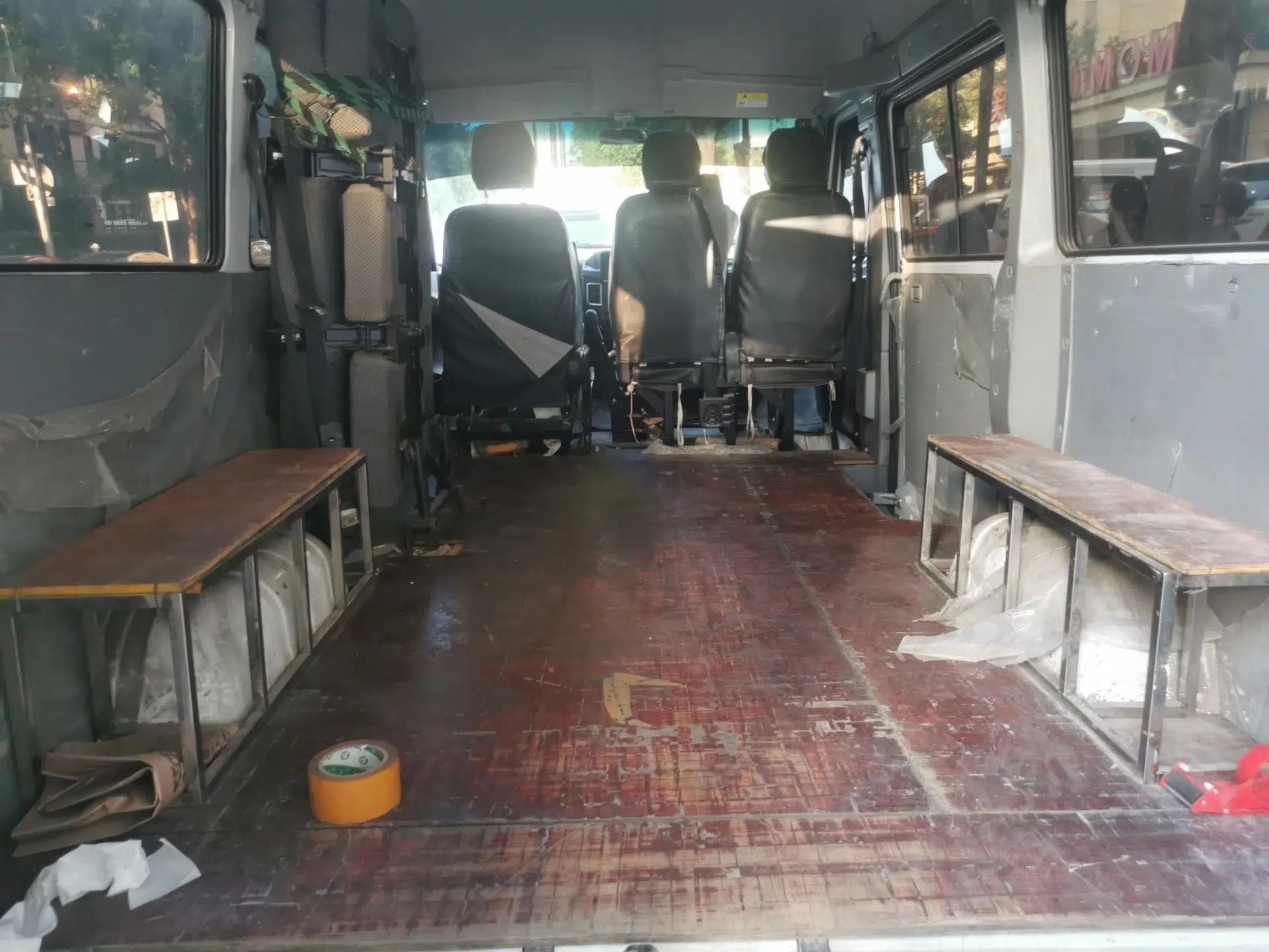 Iveco Daily 2021 2.5T A35 M1 Passenger Van 5-9 Seater Short Wheelbase Mid-Roof Design Single Tire Manual Doors — миниатюра 19