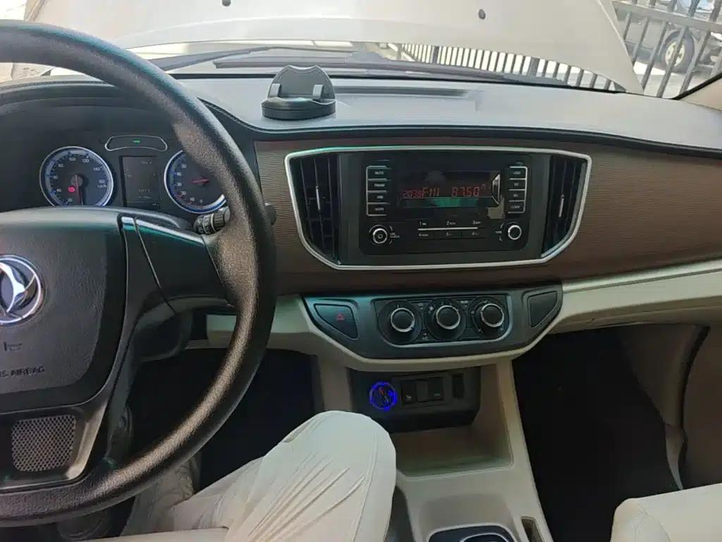 Lingzhi New Energy 2020 Comfort 7-seater — миниатюра 13