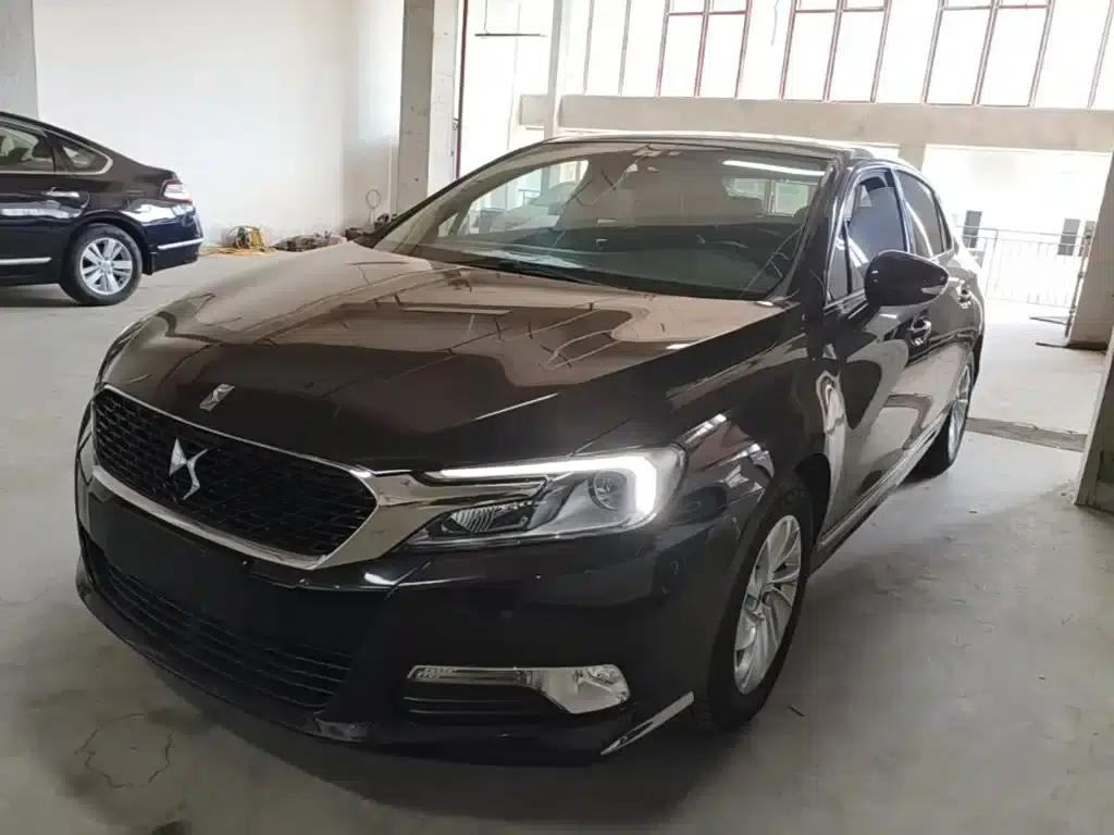 DS 5LS 2014 1.8L Automatic Comfort Edition VTi140 — миниатюра 2