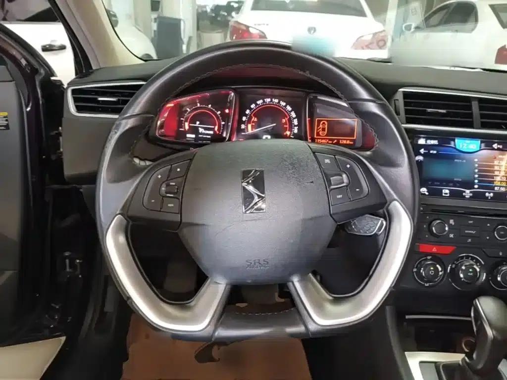 DS 5LS 2014 1.8L Automatic Comfort Edition VTi140 — миниатюра 11
