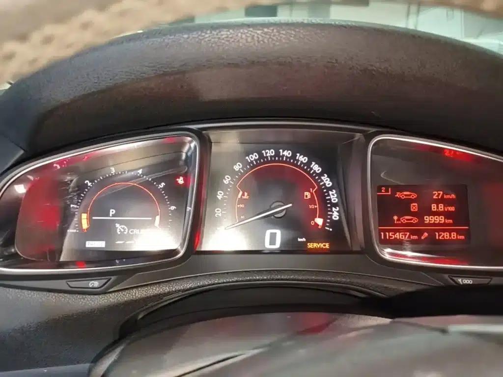 DS 5LS 2014 1.8L Automatic Comfort Edition VTi140 — миниатюра 12