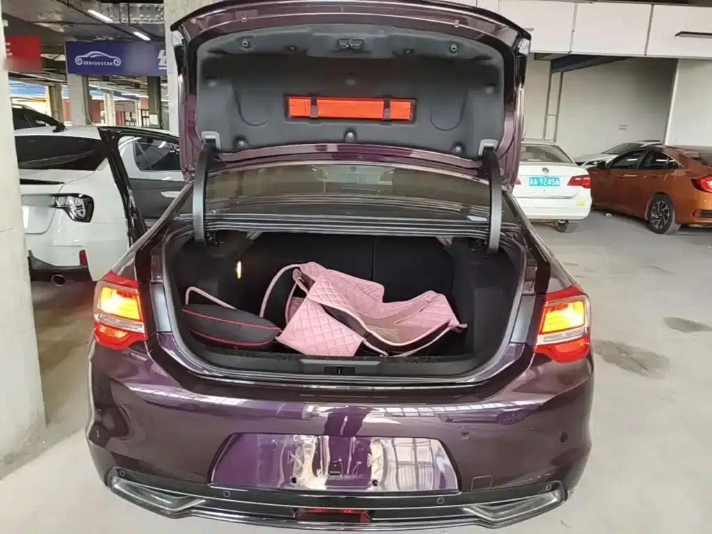 DS 5LS 2014 1.8L Automatic Comfort Edition VTi140 — миниатюра 19