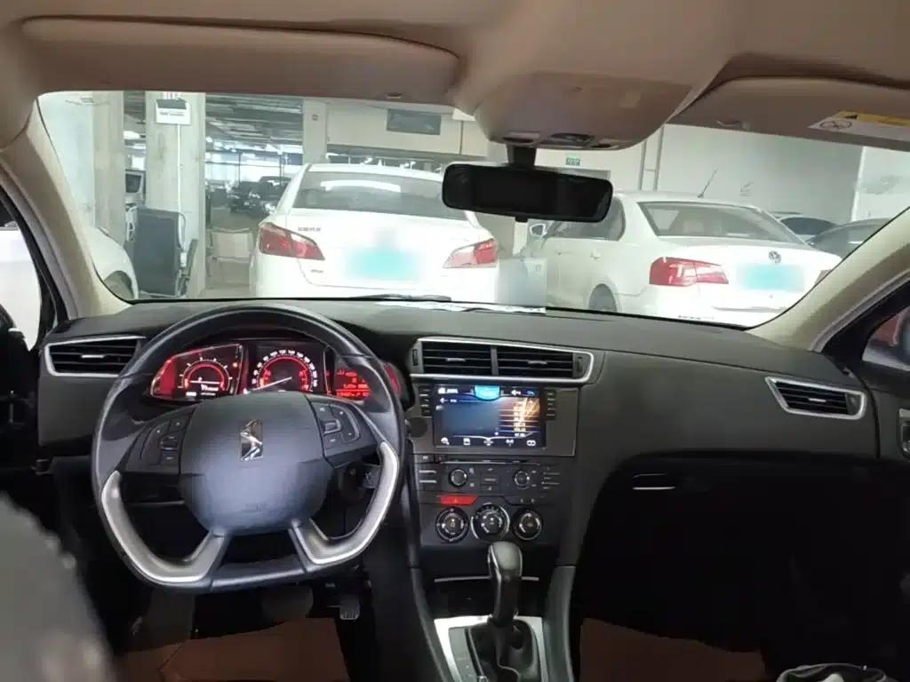 DS 5LS 2014 1.8L Automatic Comfort Edition VTi140 — миниатюра 10
