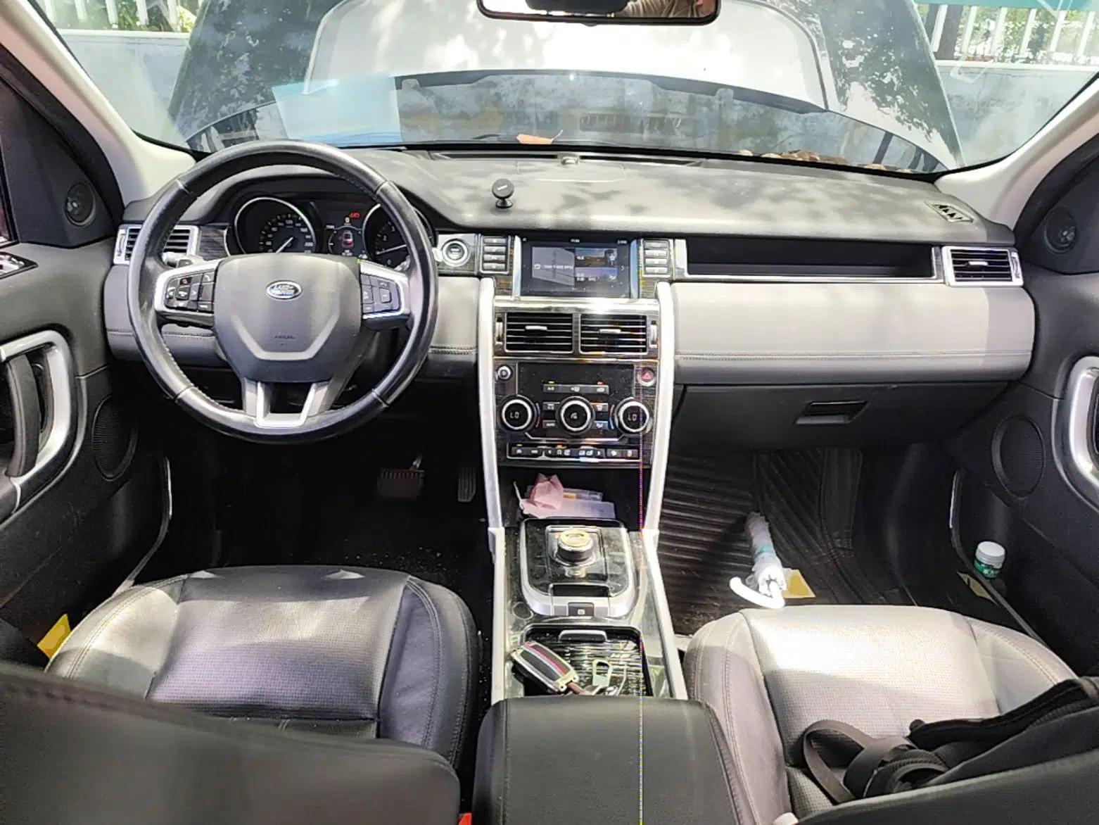 Land Rover Discovery Sport 2017 2.0T SE — миниатюра 17