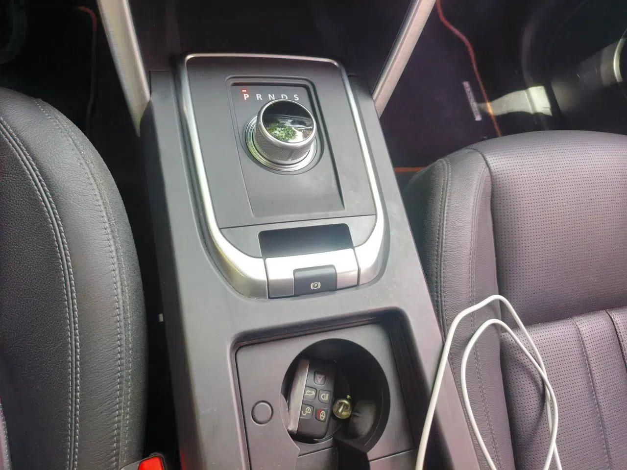 Land Rover Discovery Sport 2016 2.0T HSE — миниатюра 14