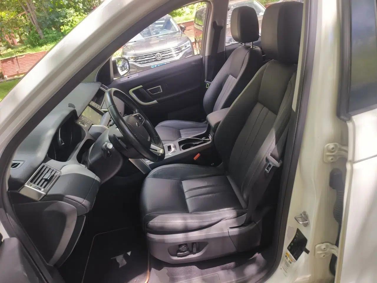 Land Rover Discovery Sport 2016 2.0T HSE — миниатюра 15