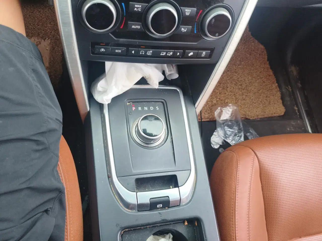 Land Rover Discovery Sport 2015 2.0T HSE LUXURY — миниатюра 14