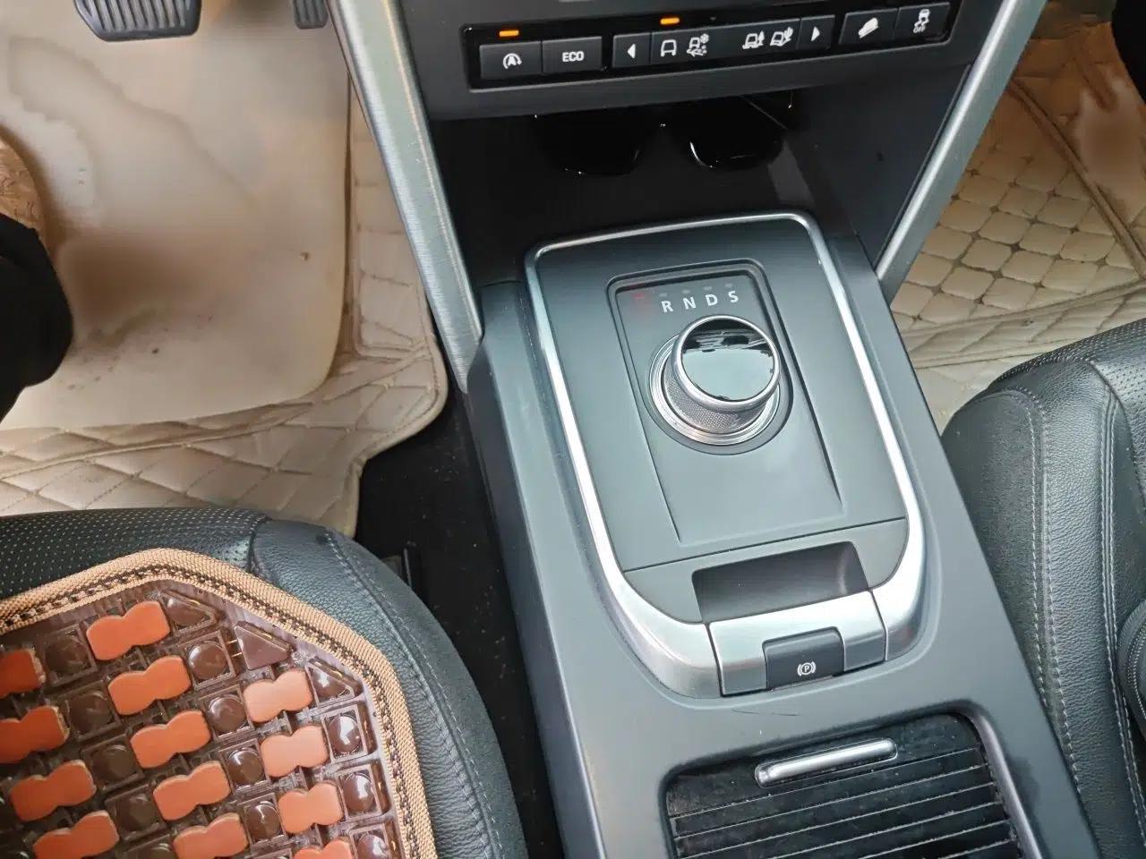 Land Rover Discovery Sport 2016 2.0T HSE — миниатюра 13