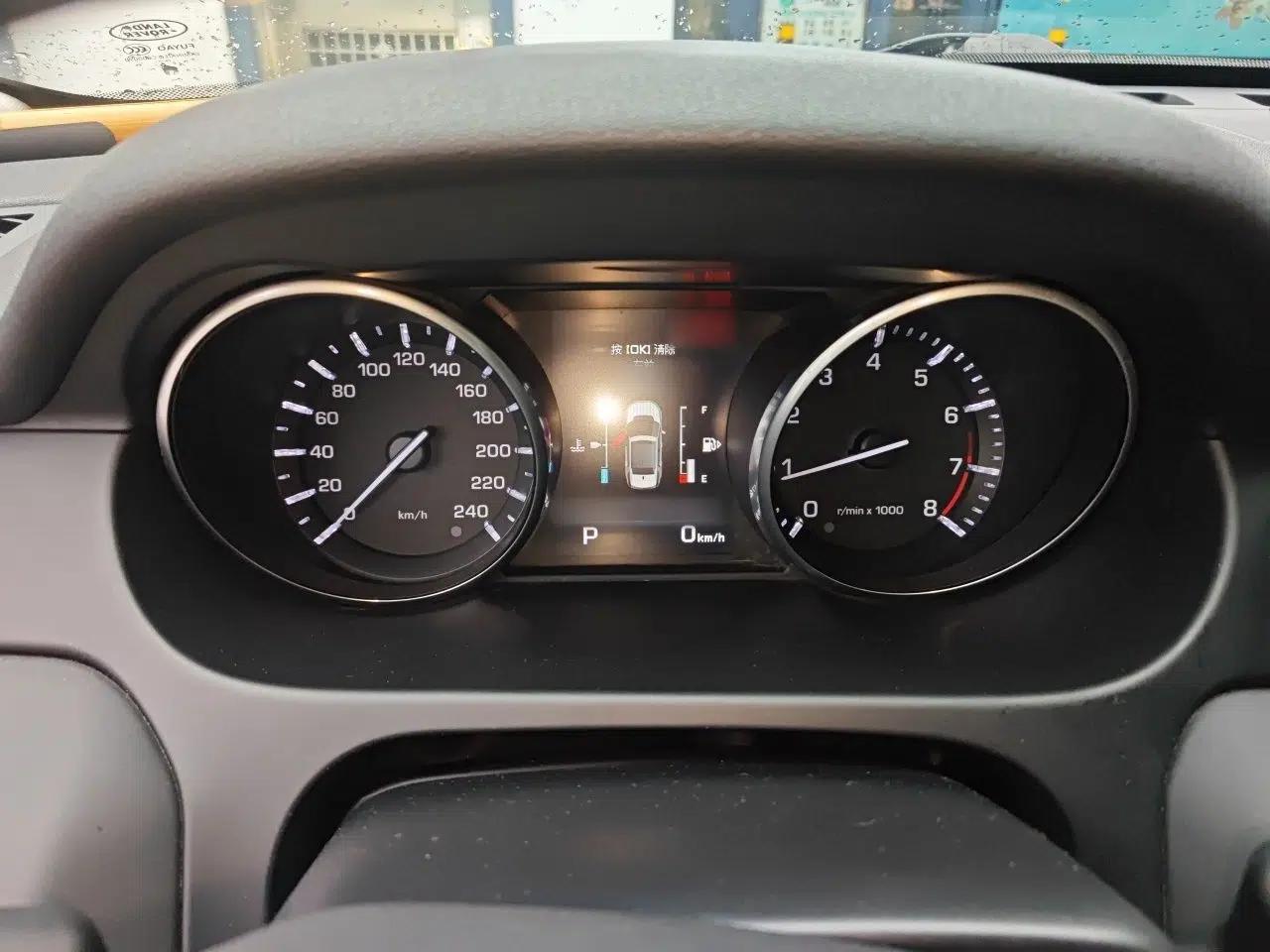 Land Rover Discovery Sport 2016 2.0T HSE — миниатюра 10