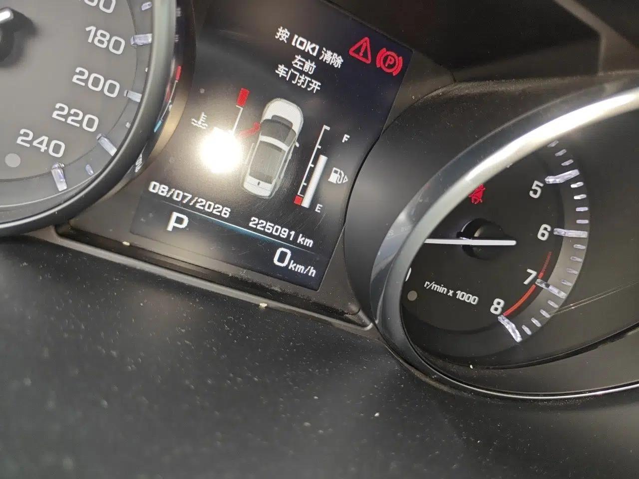 Land Rover Discovery Sport 2016 2.0T SE — миниатюра 12