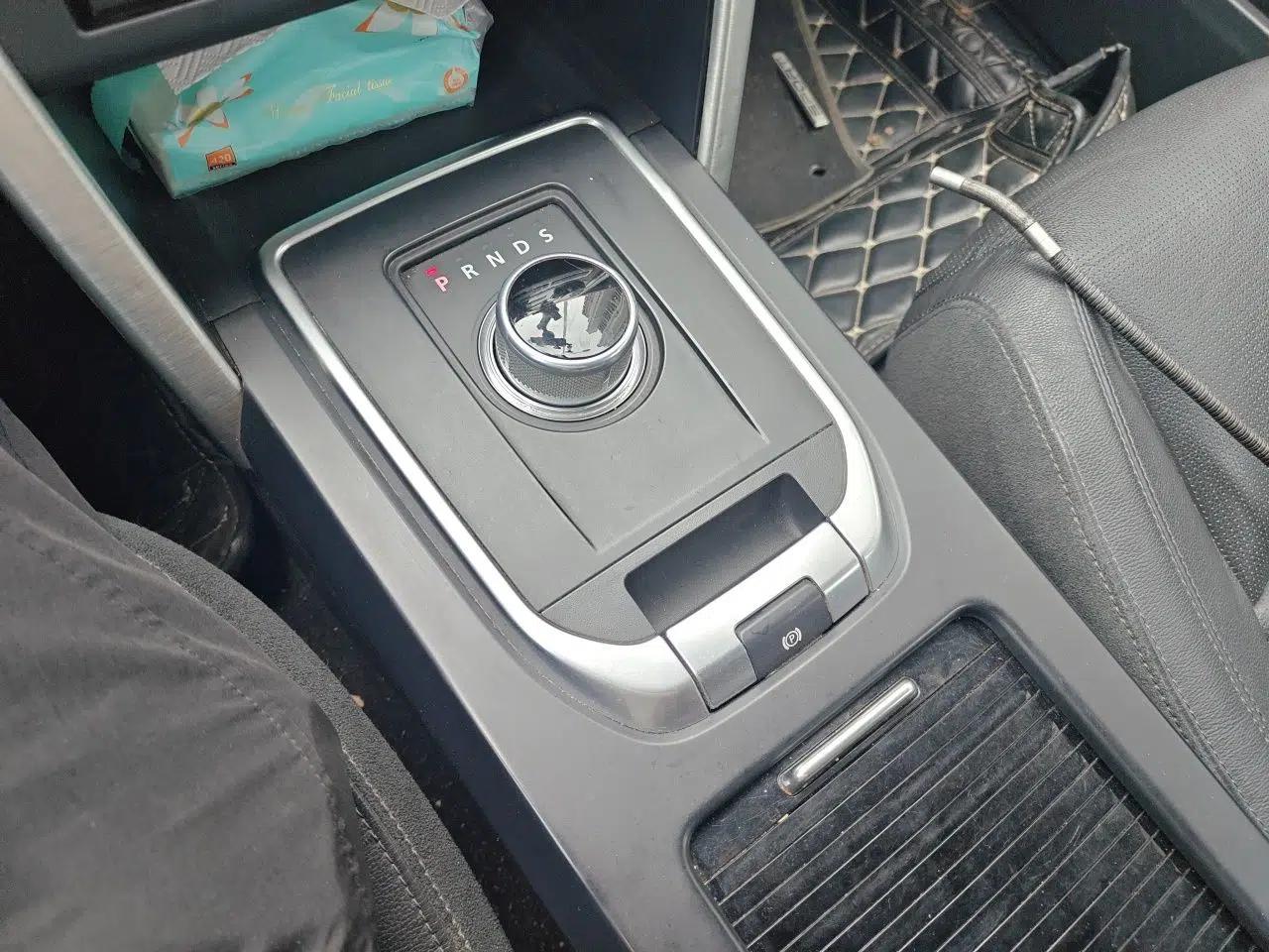 Land Rover Discovery Sport 2016 2.0T HSE — миниатюра 14