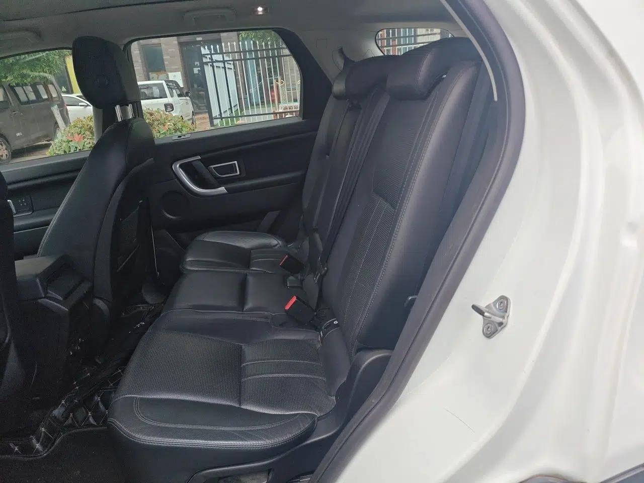Land Rover Discovery Sport 2016 2.0T HSE — миниатюра 17
