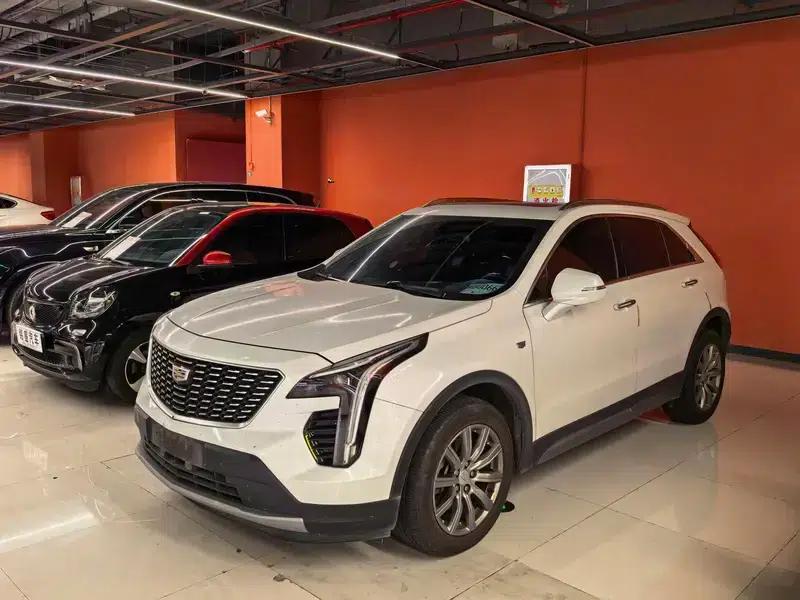 2018 Cadillac XT4 28T 2WD Luxury — миниатюра 1